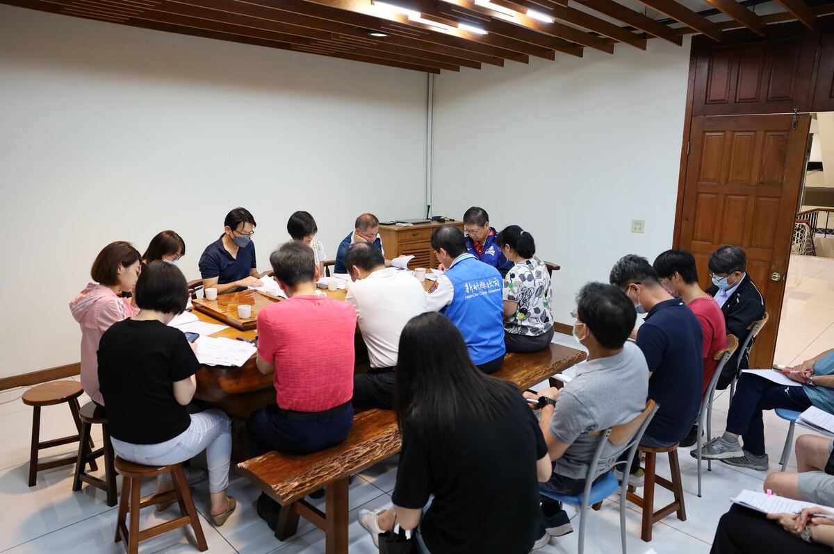 新竹縣長楊文科昨晚舉行跨局處緊急會議，指示縣府責無旁貸，新竹瓦斯公司絕對全權負責。 圖/新竹縣政府提供