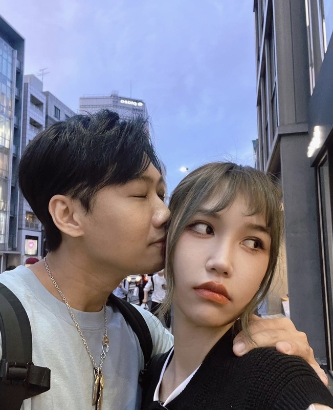 尼克發放閃照，妻子Ashly卻一臉厭世。 圖：翻攝自這群人尼克IG