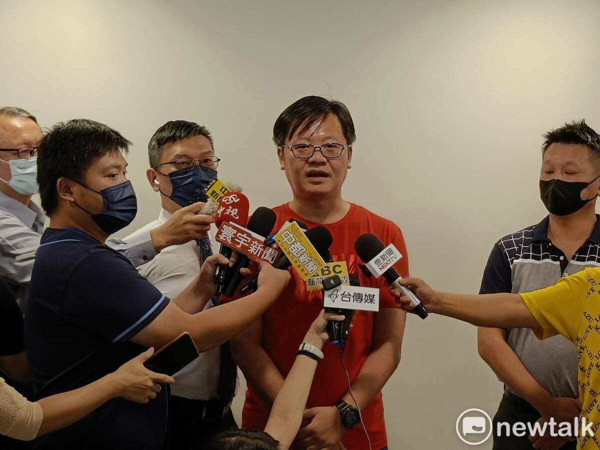 家長會長何明峰表示，家長會相當支持學校新團隊的教學理念，讓學生在這裡可以快樂學習。 唐復年/攝
