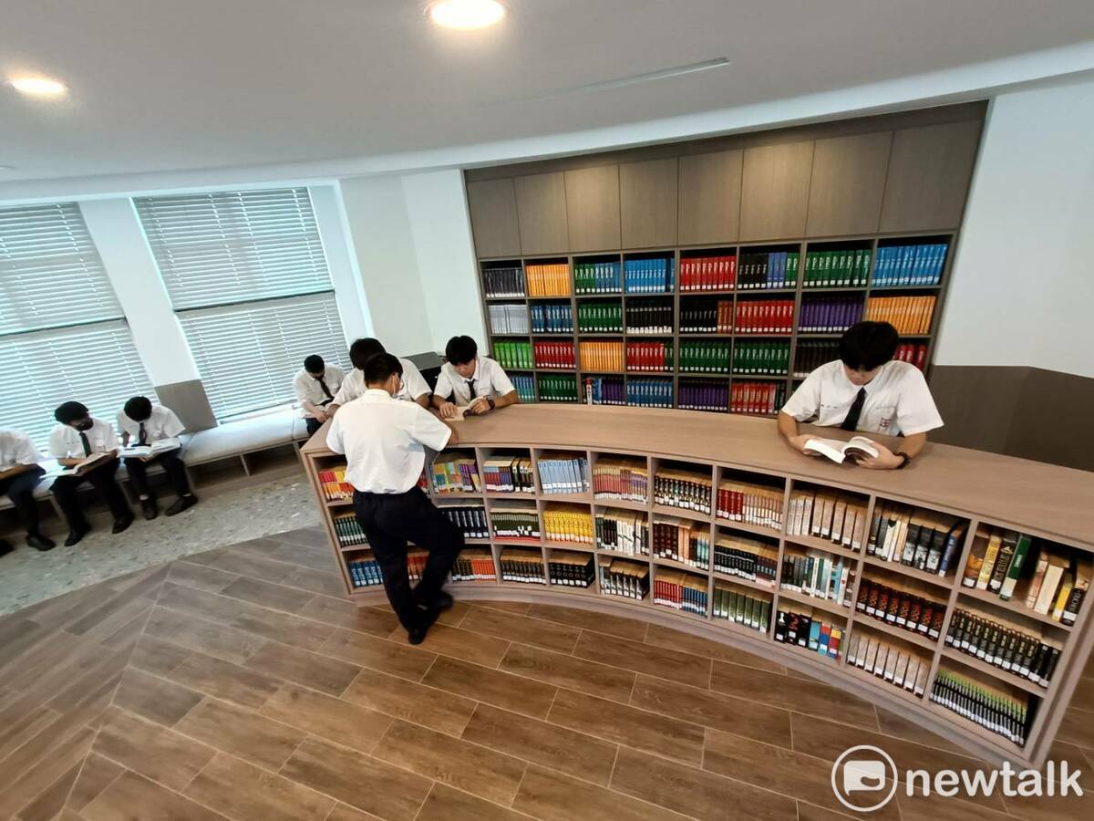 常春藤中學的圖書館。 唐復年/攝