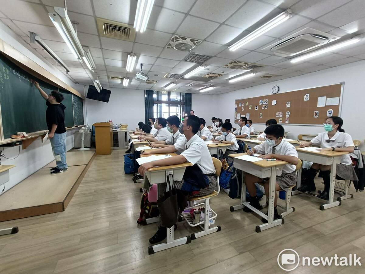 常春藤中學採小班教學。