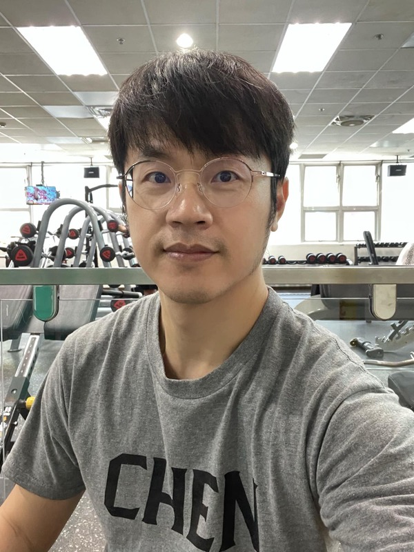 曾經身為藝人，網紅焦糖哥哥今日在臉書上針對演藝圈me too事件提出分析。 圖：翻攝自焦糖哥哥陳嘉行 臉書專頁