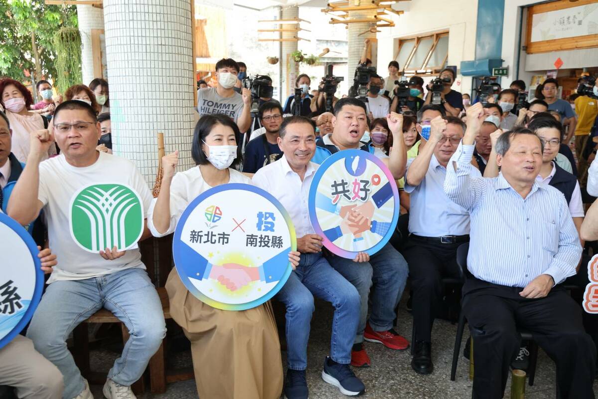 侯友宜率新北市府團隊到南投縣進行市政交流。 圖：新北市政府/提供