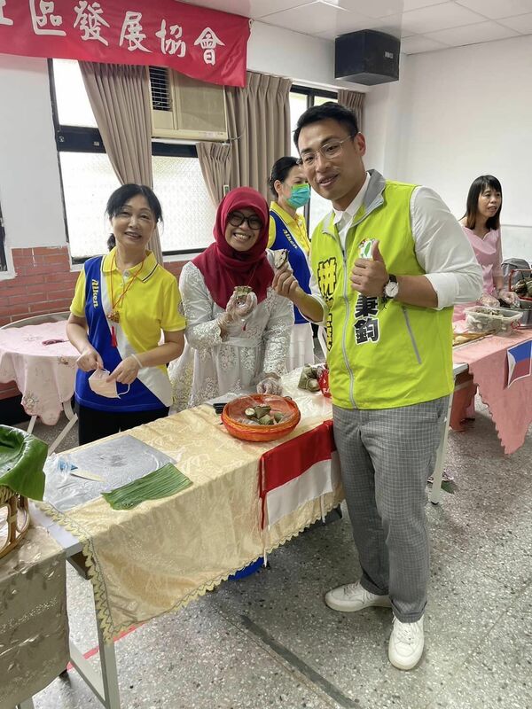 民進黨基隆市立委提名人、市議員張秉鈞因捲入人頭詐領助理費案遭羈押禁見。家屬26日透過臉書代為發表退選聲明，退出2024立委選舉。 圖：翻攝張秉鈞臉書