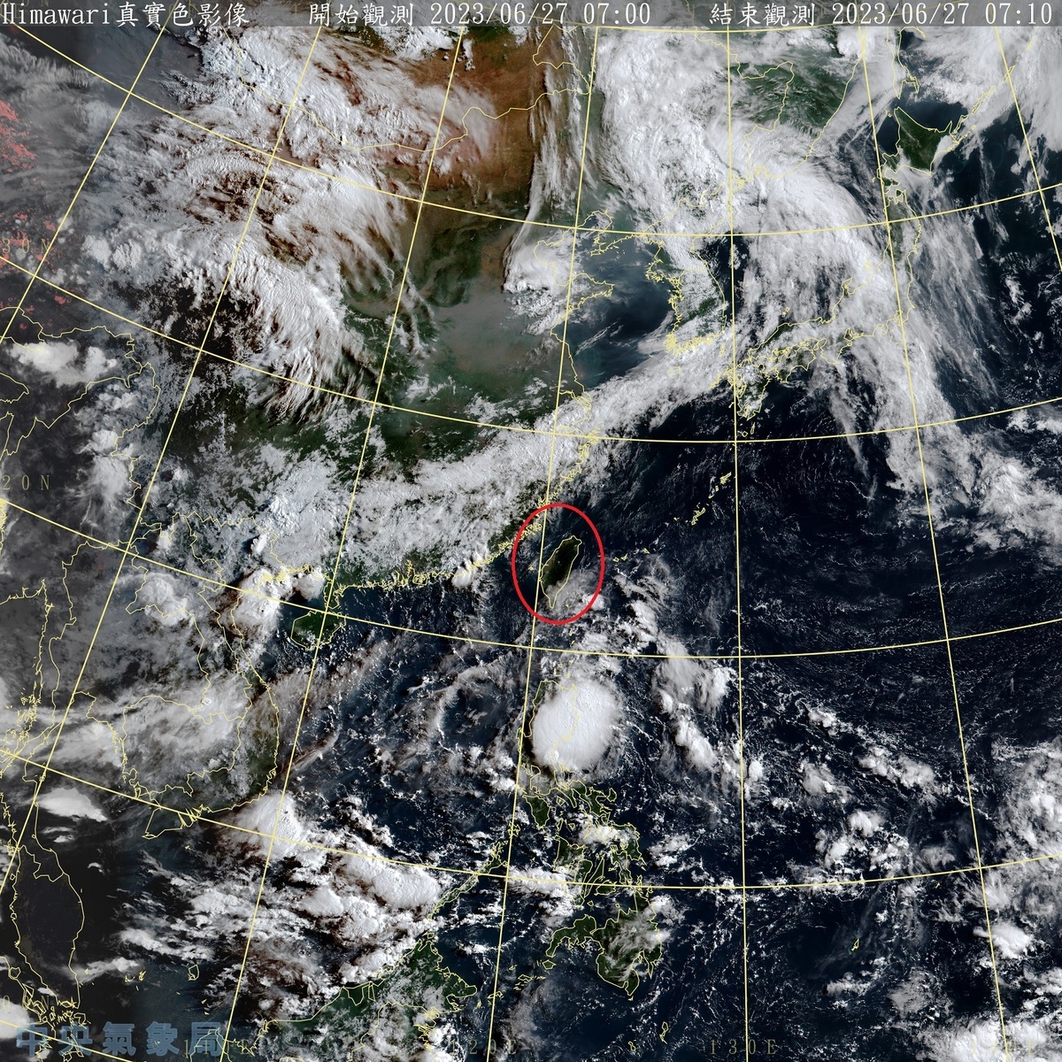 今天全台各地豔陽高照，不過東部、東南部與恆春半島可能出現零星短暫陣雨，午後的西半部、東北部與其他山區，則要小心局部短暫雷陣雨。 圖：中央氣象局／提供