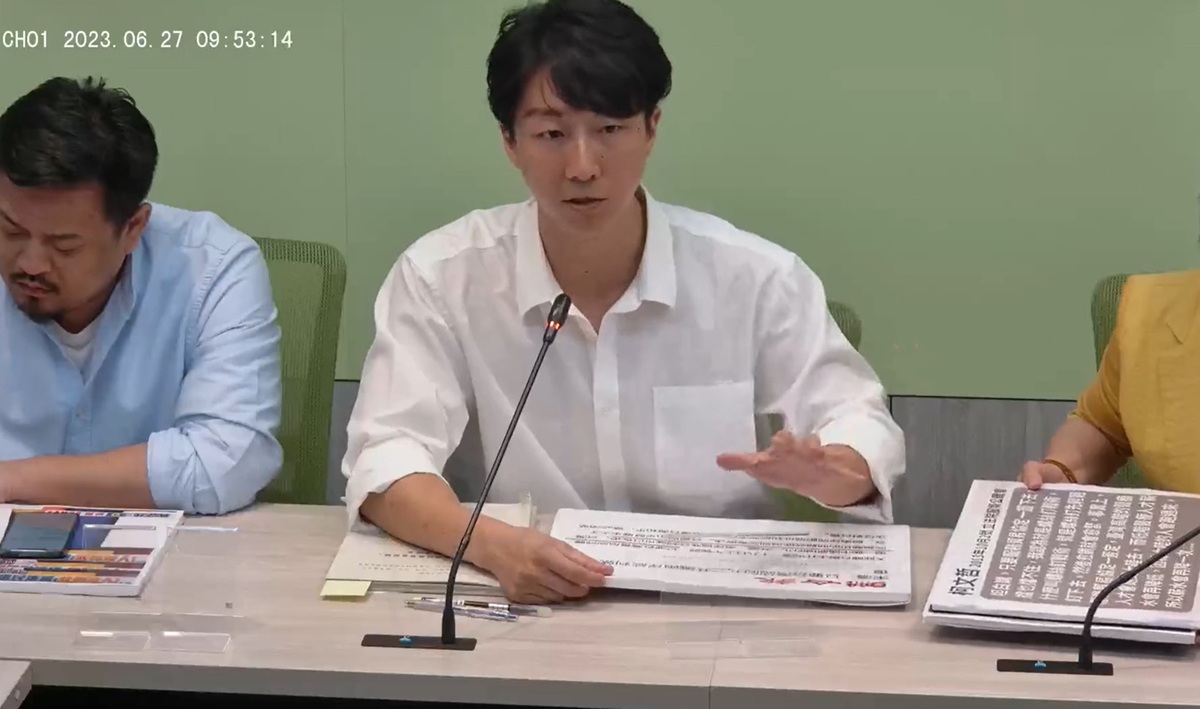 當年的太陽花學運發言人吳崢今（27）天出席民進黨團記者會，指當年太陽花運動的立場就是「反黑箱、也反服貿」。 圖：擷自民進黨團臉書