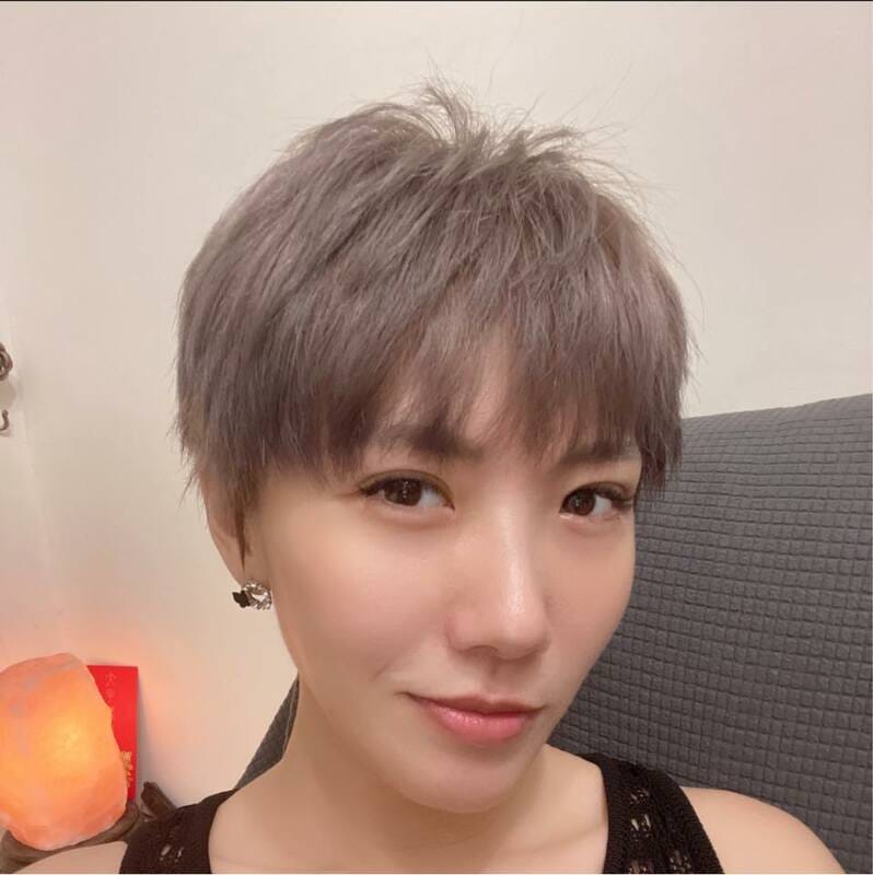 藝人大牙今(27)日指控黑人陳建州曾對她性騷擾。 圖：取自周宜霈臉書