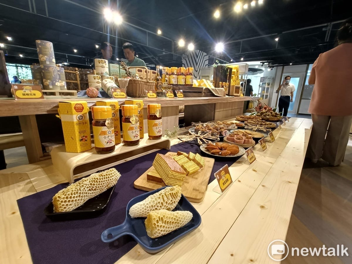 會場展售蜂蜜系列產品。  唐復年/攝