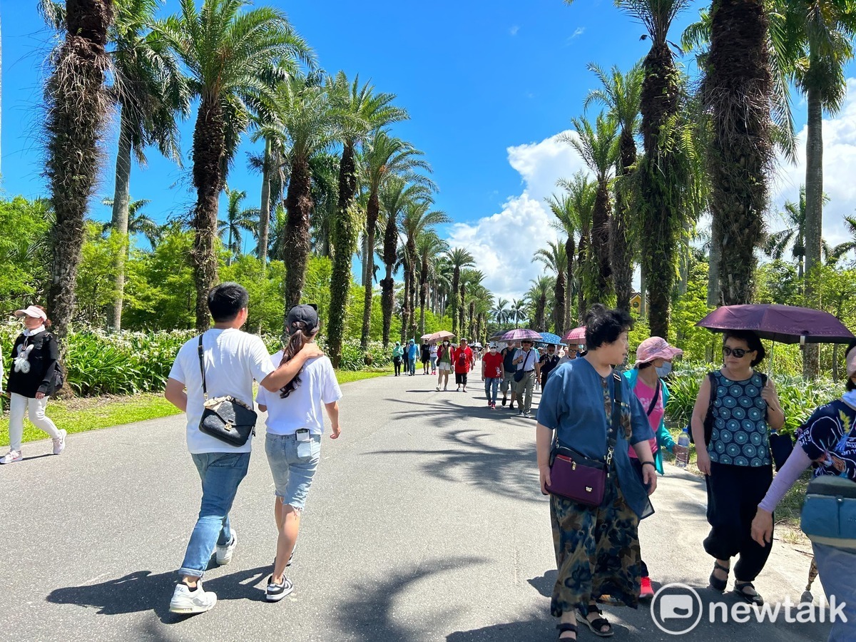 今(24)日各地及澎湖、金門、馬祖大多為多雲到晴，中央氣象署更於下午發出高溫特報。 圖：林岑韋／攝（資料照）