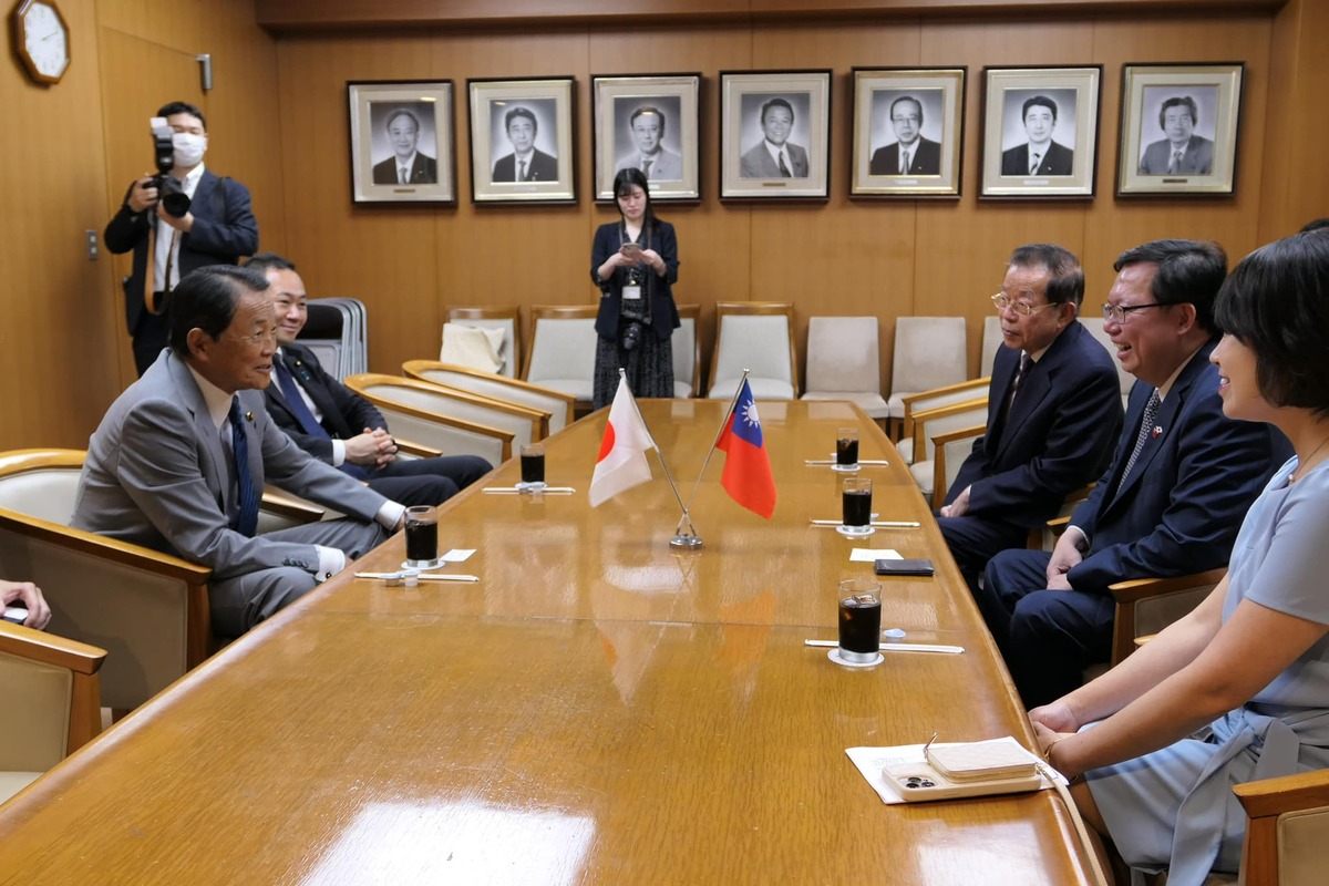 行政院副院長鄭文燦於6月26日至29日率領經濟產業交流訪問團赴日本東京，進行為期4天的訪問。 圖：擷自鄭文燦臉書粉專