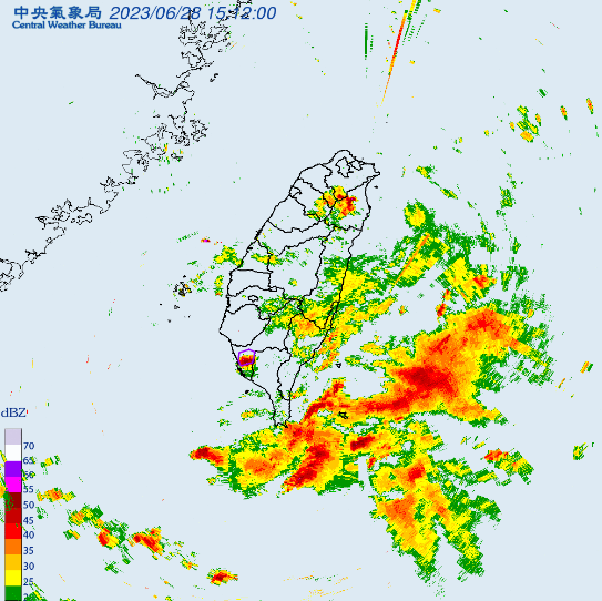 受到午後對流雲系影響，今日氣象局對高雄市發布大雷雨即時訊息。 圖：翻攝自中央氣象局網站