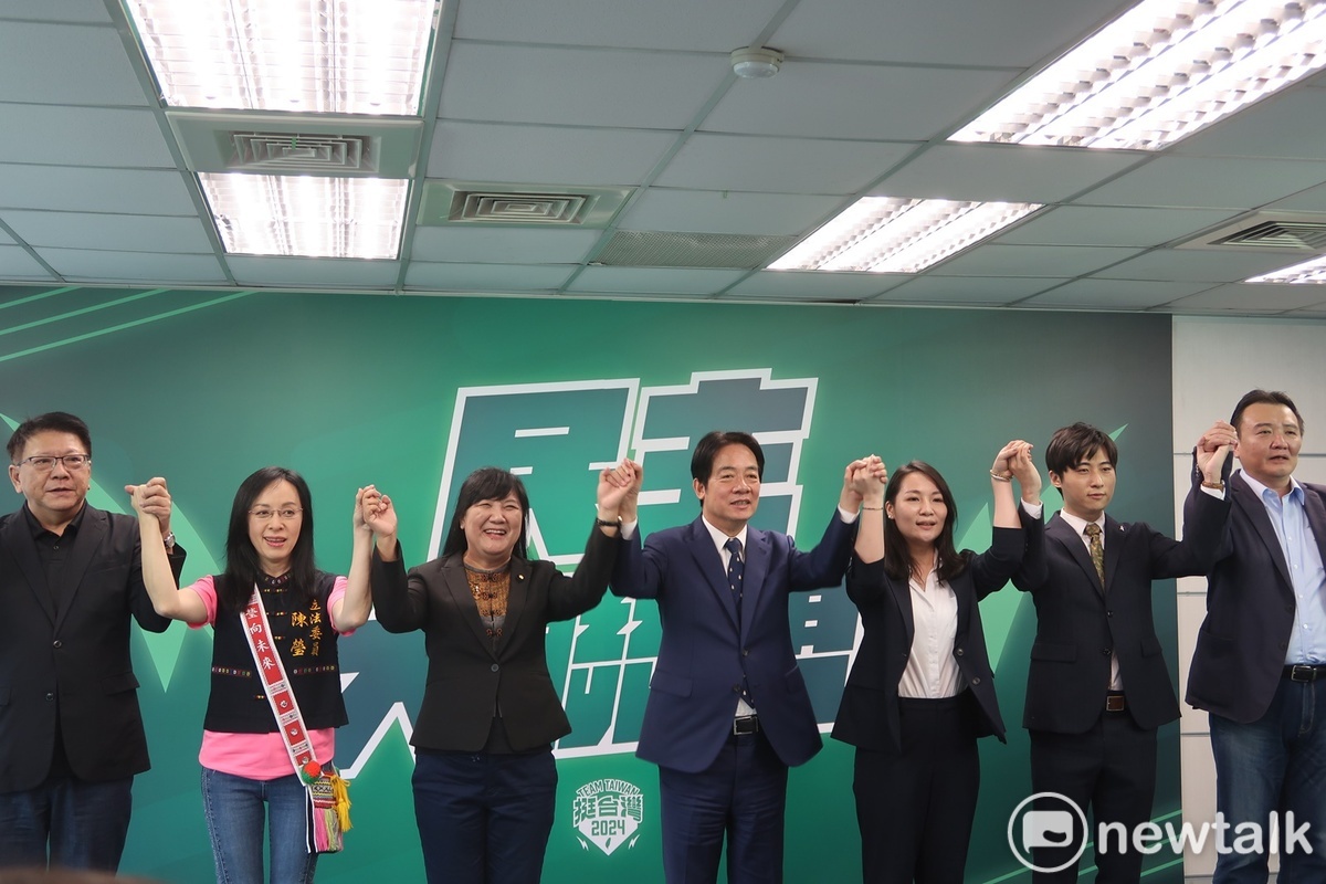 民進黨提名陳瑩（左二）、伍麗華（左三）、詹紀绨、（右三）及 曾玟學（右二）等立委參選人。 圖：林朝億/攝