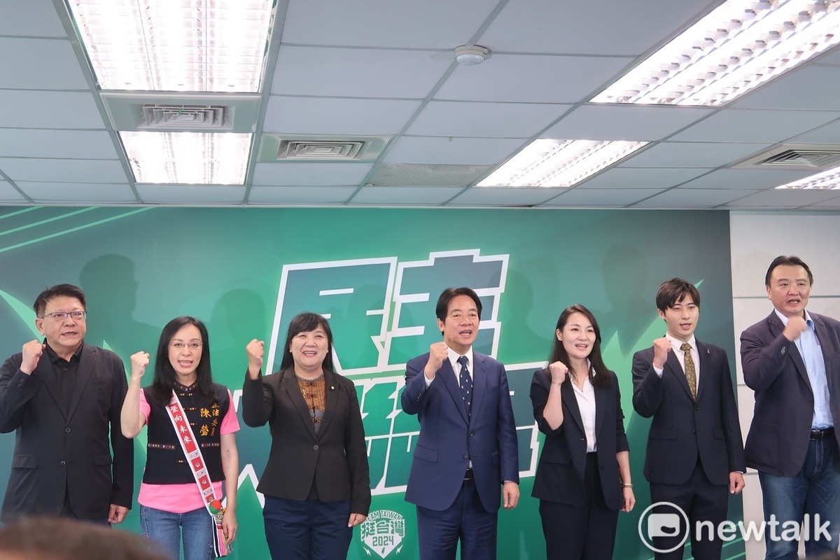 民進黨提名陳瑩（左二）、伍麗華（左三）、詹紀绨、（右三）及 曾玟學（右二）等立委參選人。 圖：林朝億/攝