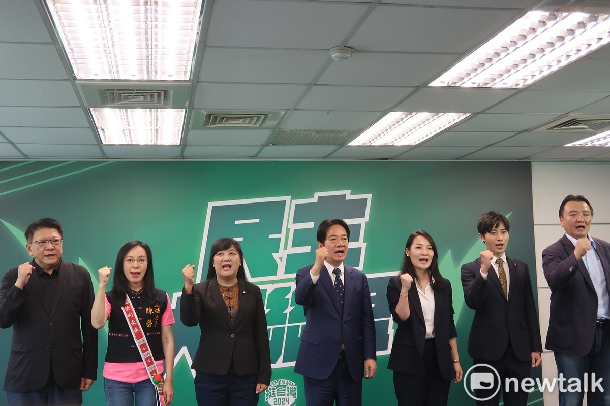 民進黨提名陳瑩（左二）、伍麗華（左三）、詹紀绨、（右三）及 曾玟學（右二）等立委參選人。 圖：林朝億/攝