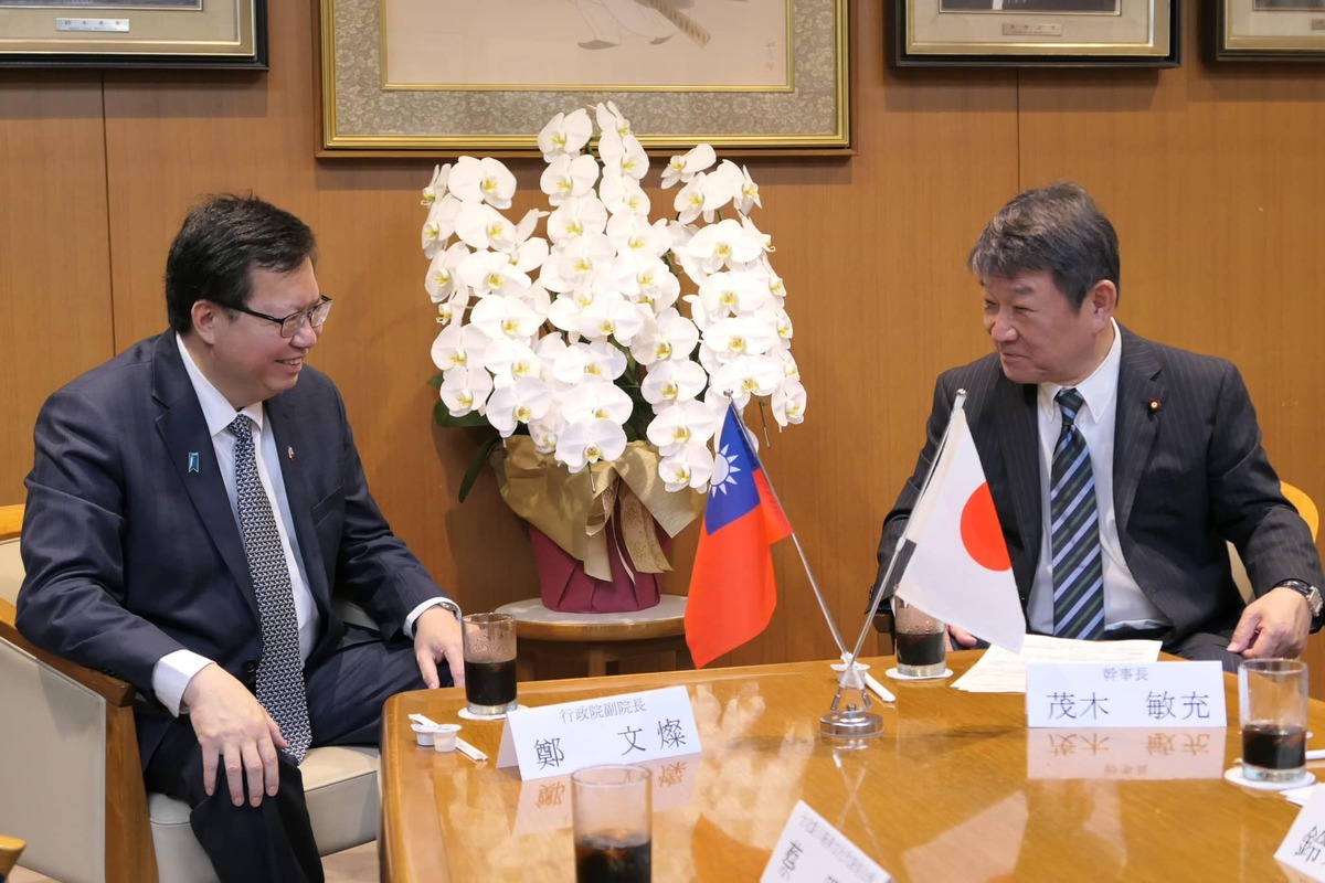 行政院副院長鄭文燦今（28）天拜會自民黨幹事長茂木敏充。 圖：擷自鄭文燦臉書