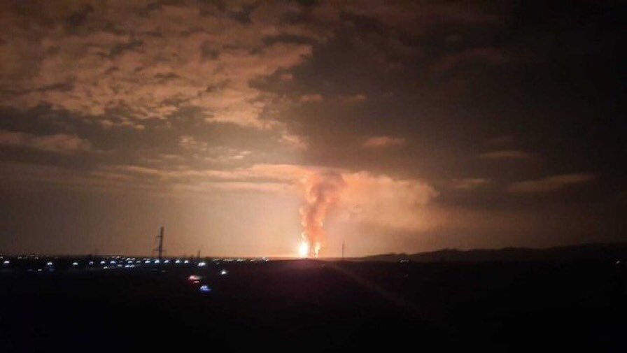 保加利亞軍火公司EMKO的工廠於 25 日發生火災爆炸，是該地點不到一年內發生的第 2 起火災。 圖：翻攝自推特用戶「Visgrad 24]