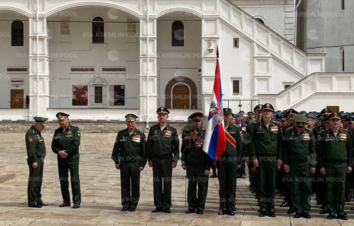 普丁表揚俄軍人，稱因有他們的機智行動，才得以平定叛亂。 畫面翻攝自@NOELreports