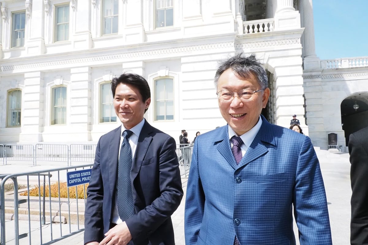 中區台灣選哲之友會會長許瑞宏（左）陪同柯文哲訪問美國。 許瑞宏/提供