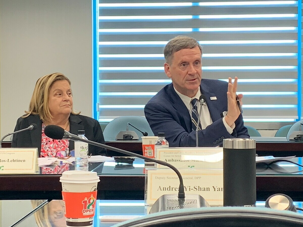 「威爾遜國際學人中心」（Wilson Center）會長兼執行長葛林（Amb. Mark Green）29日上午率團拜訪民進黨。 圖：民進黨提供