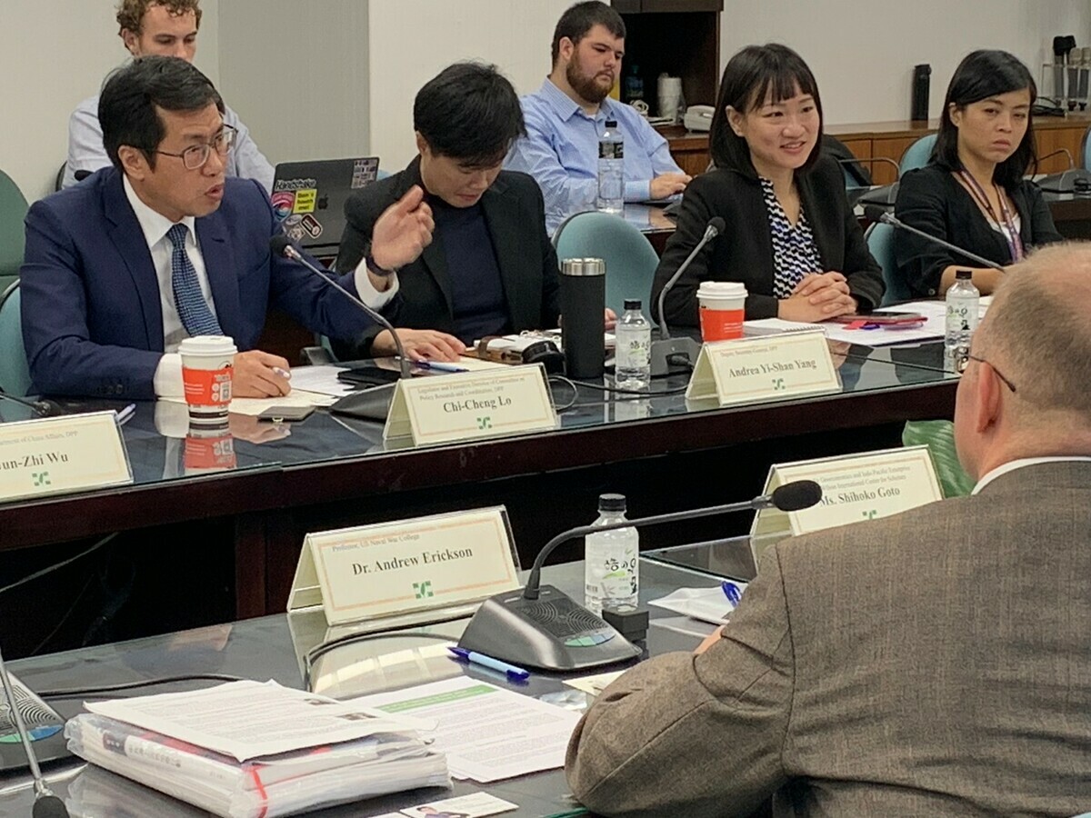 「威爾遜國際學人中心」（Wilson Center）會長兼執行長葛林（Amb. Mark Green）29日上午率團拜訪民進黨。 圖：民進黨提供