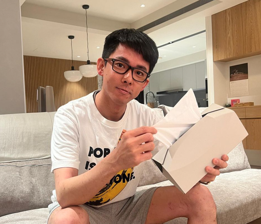 阿滴在蔡阿嘎舉辦的「最帥YouTuber」中排名墊底，便親自飛到日本想求證。 圖：翻攝自阿滴日常IG