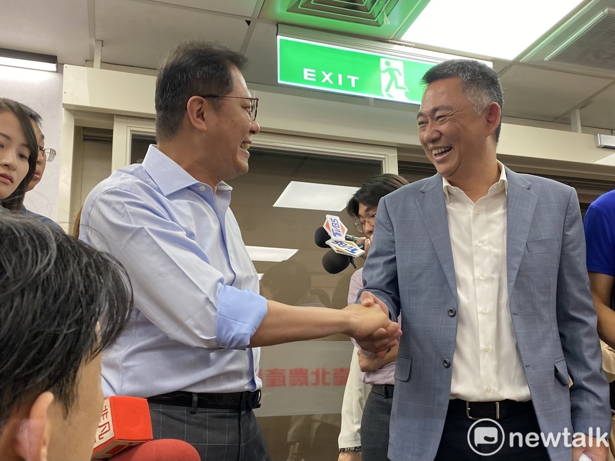 北農董事長楊鎮浯（右）、北農總經理吳芳銘（左）。 圖：周煊惠 / 攝