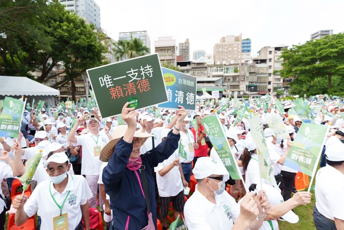 民進黨主席賴清德2日上午出席由立委何志偉舉辦的「新動力信賴台灣後援會成立大會」。 圖：賴清德競辦提供
