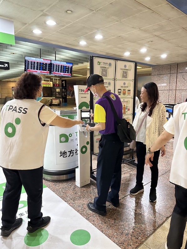 TPASS通勤月票已上路6天，截至昨(5)日已超過350萬人次使用。 圖：新北市交通局／提供