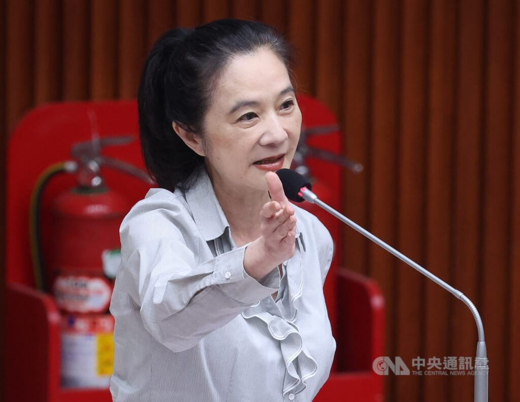 台北市長蔣萬安9日赴議會施政報告，涉京華城案的國民黨市議員應曉薇（圖）針對市政議題進行質詢，並提到，希望市府別再詢問她何時可參加與市長便當會，因「一朝被蛇咬、十年怕草繩」。中央社記者趙世勳攝　114年10月9日