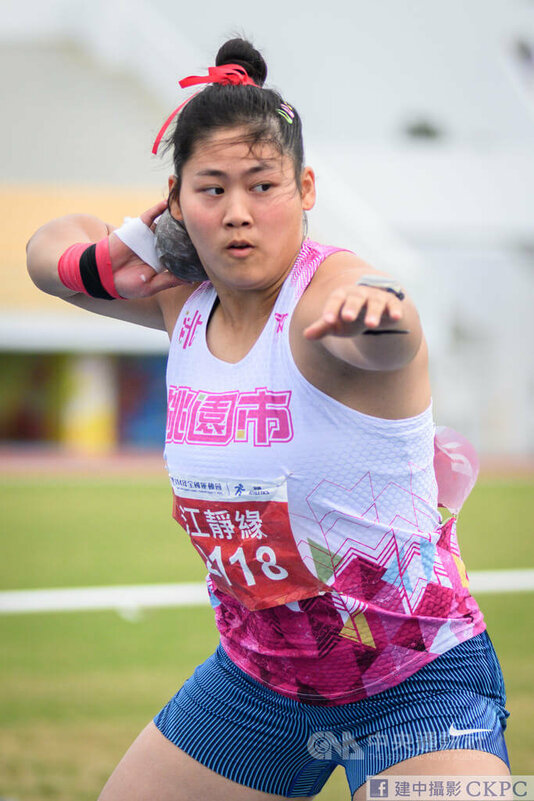 台灣女子鉛球好手江靜緣（圖）22日在114年全國運動會決賽最後一擲丟出18公尺08，不但順利摘金，還打破自己所保持的全國紀錄。（114年全國運動會籌備處）中央社記者黎建忠傳真　114年10月22日