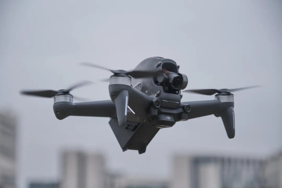 這 37 架無人機中，包括遭美制裁的無人機製造商大疆（DJI）旗下產品。報導稱，中國政府否認向俄國提供軍援，強調兩國武器的轉移路徑或將改由企業間交流。 圖：擷取自中國《澎湃新聞》