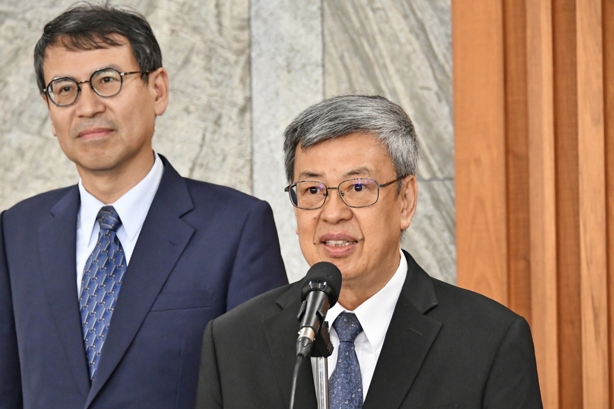 行政院長陳建仁今（3）日下午出席「台美 21 世紀醫療合作論壇」開幕式前受訪。 圖：行政院提供