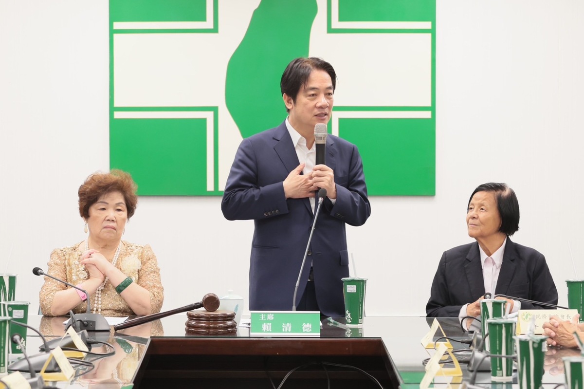 民進黨主席暨總統參選人賴清德今（3）日表示，從0到6歲國家養，高中職免學費，再到補助私立大學學生學費，這樣的精神和同濟會的精神一樣，將台灣的未來打造成一個公益台灣。 圖：民進黨提供