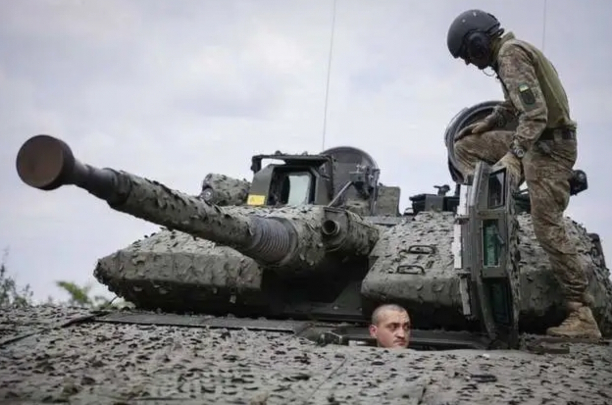 烏軍於巴赫姆特城區加派兵力。（圖為CV90裝甲車） 圖：擷取自中國軍事評論專欄「秦蓁說」