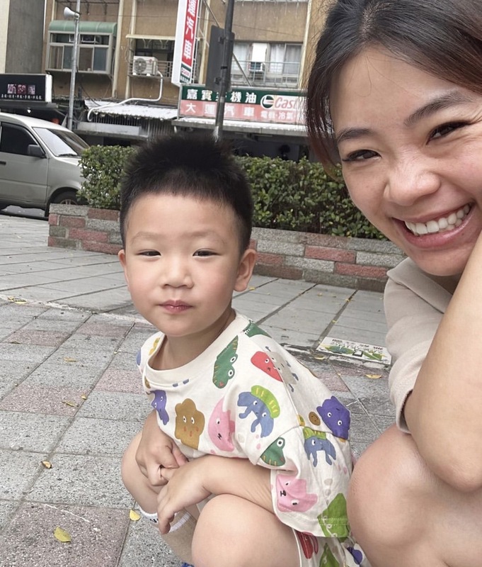 二伯發現今年3歲的蔡波能居然會唱10年前的《冰原漂移舞》。 圖：翻攝自蔡波能IG