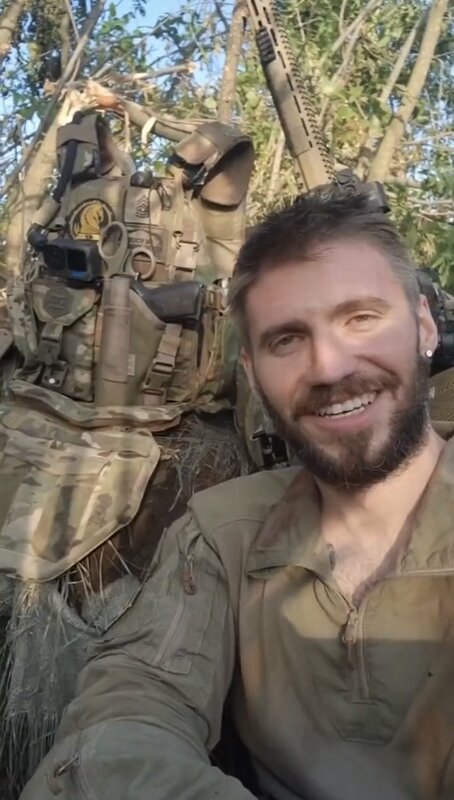 烏軍第 47 獨立機械化旅，最近在扎波羅熱戰線的反攻中最先取得突破。他們先頭部隊有一個分隊的指揮官是軍士長馬庫斯，他的功績足以撐上烏克蘭的英雄。 圖：翻攝自John Zhang推特