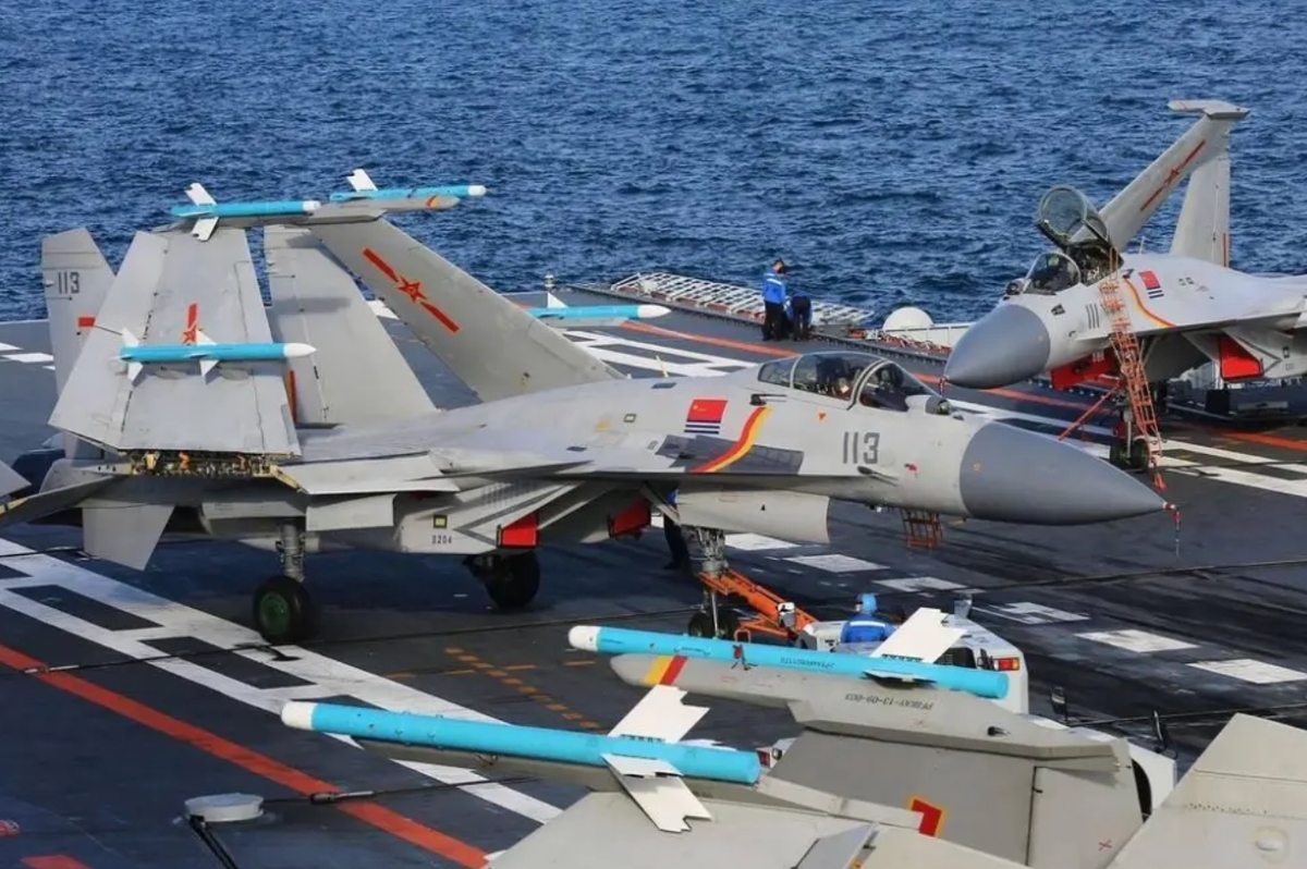 中國期刊《航空知識》主編分析，解放軍海軍航母編隊除了將打擊台灣東部基地，另外還能在西太平洋進行機動作戰，切斷美國馳援航線。 圖：擷取自中國軍事專欄「王亞男航空說」