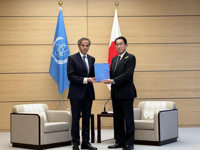 當地時間7月4日，IAEA總幹事格羅西會見日本首相岸田文雄 。 圖：翻攝自IAEA