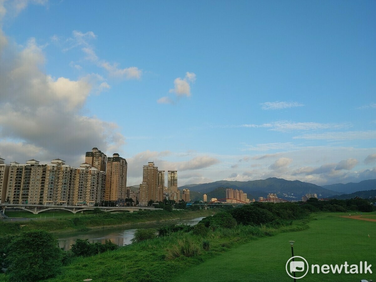 今(5)日環境風場為西南風，天氣將比昨(4)天更熱，南部和台東高溫上看35度。(晴天示意圖) 圖：民眾／提供 (資料照)