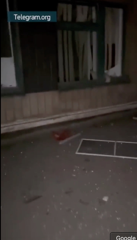 俄政府指派的頓內茨克（Donetsk）「元首」普希林稱，當地不僅住宅大樓、學校和 8 間醫療機構等建築受損。 圖：擷取自推特@djuric_zlatko