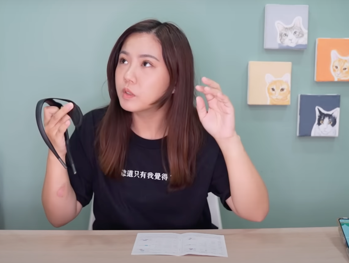 近日魚乾上傳一支新影片，就有眼尖網友發現她右手有一塊的傷口。 圖：翻攝自YT/魚乾