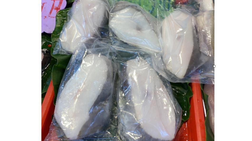 消基會查獲立牌品名為「格陵蘭鱈魚」，實際上標示不符合。 圖／消基會提供