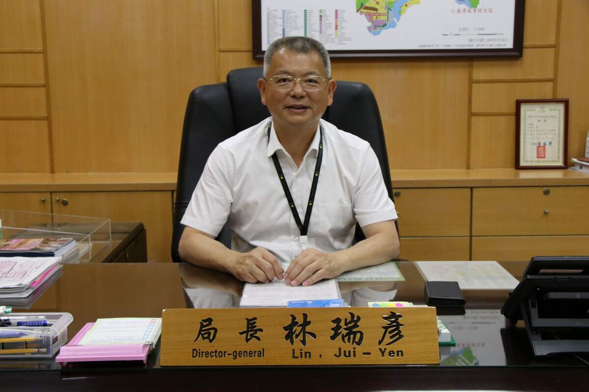 嘉義市長黃敏惠重要幕僚市財政稅務局局長林瑞彥，今日起調升嘉義市副市長。 圖：嘉義市政府/提供
