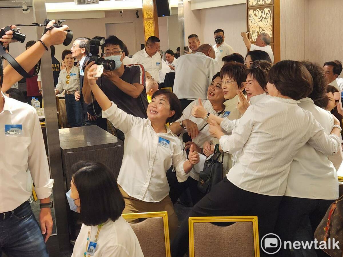 「厚友誼後援會」號稱超過150名歷屆立委齊聚。 圖：黃建豪/攝