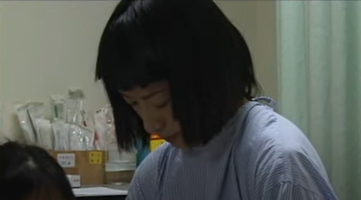 一位36歲的藝術工作者昨(5)日在臉書上發表了一篇文章，指控她在13歲時被她的乾爹、一位著名的謝姓攝影師性侵。(圖為受害示意) 圖：翻攝自 衛生福利部保護服務司 「性侵害防治_小白的日記」影片