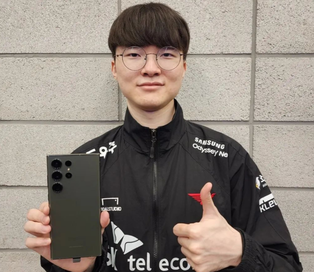 Faker先前傳出右手腕不適的消息。 圖：翻攝自Faker IG