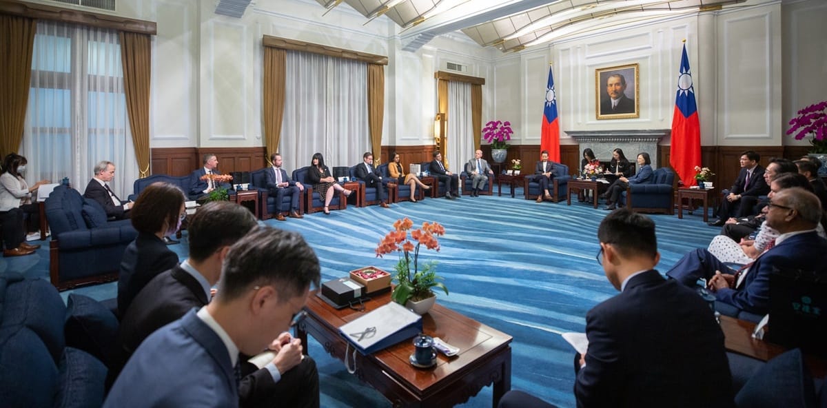 總統蔡英文今（6）日上午接見「加拿大國會議員訪問團」。 圖：總統府提供