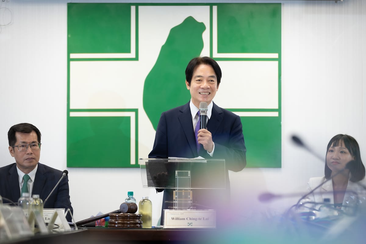 民進黨6日上午舉辦外交使節選舉說明會，由民進黨主席賴清德、秘書長許立明、副秘書長楊懿珊、政策委員會執行長羅致政、國際部主任謝佩芬、政策委員會首席政務副執行長柯芷伶、中國事務部主任吳峻鋕、民意調查中心主任陳博洲、賴清德競選辦公室發言人趙怡翔，及國際部副主任邱雯莉等黨內幹部出席 圖：民進黨提供
