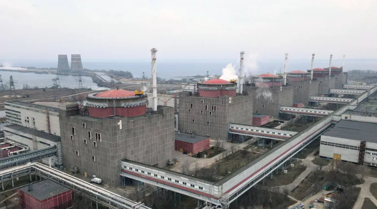 外界擔憂烏克蘭可能爆發核災難，其一種可能性扎波羅熱核電站被襲擊。 圖：翻攝自騰訊網《浩外同學》