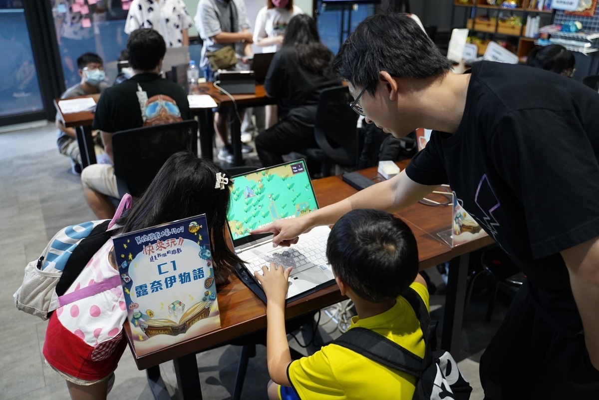 許多玩家在活動中主動試玩參展作品並給予寶貴意見。  圖：創夢市集／提供